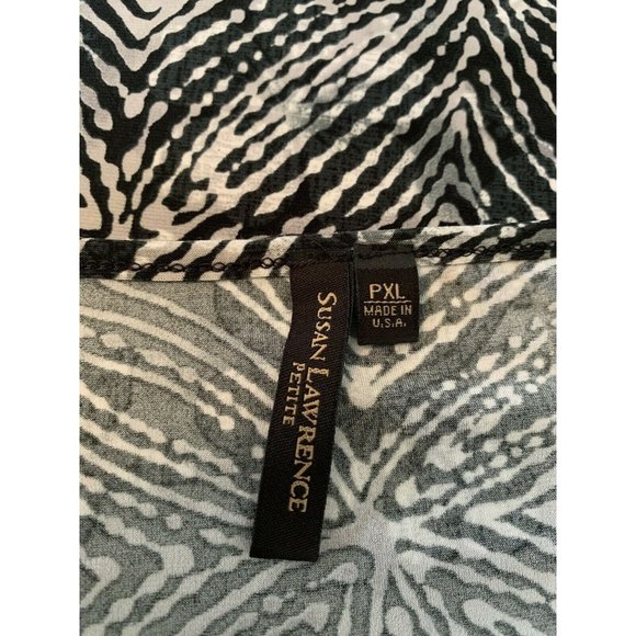 Abstract print Top Blouse Black White Gray short sleeve Size XL Mob Wife vibes - Picture 2 of 9